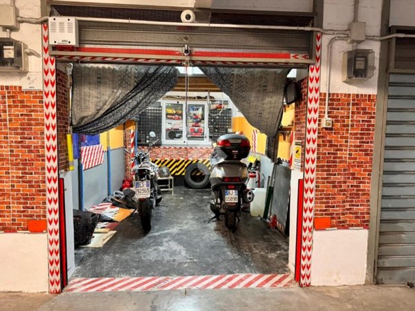 box auto in vendita a Genova in zona Sampierdarena