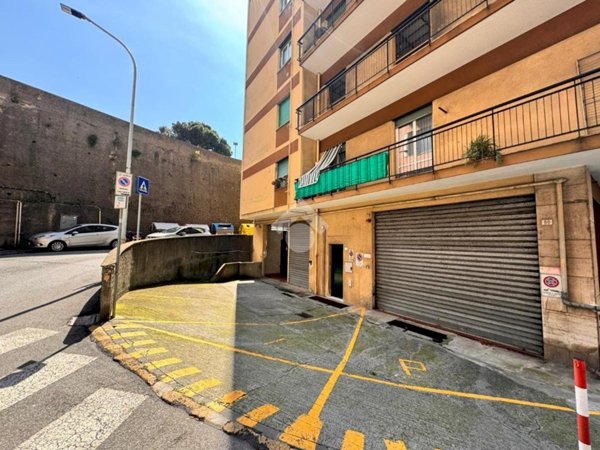 box auto in vendita a Genova in zona Sampierdarena
