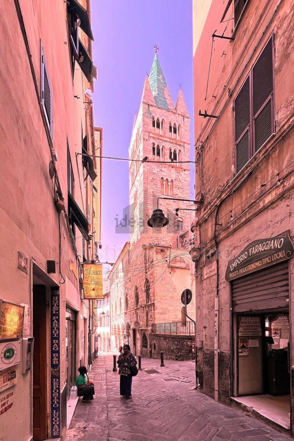 appartamento in vendita a Genova in zona Sottoripa / Maddalena / Molo