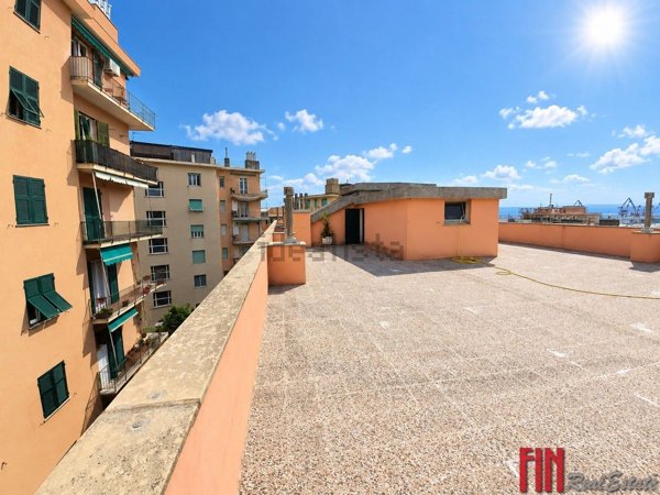 appartamento in vendita a Genova in zona Sestri Ponente