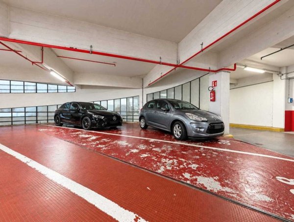 box auto in vendita a Genova in zona Castelletto