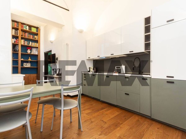 appartamento in vendita a Genova in zona Sottoripa / Maddalena / Molo