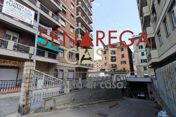 locale commerciale in vendita a Genova
