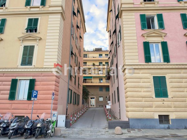 appartamento in vendita a Genova in zona Carignano