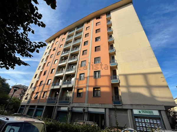 appartamento in vendita a Genova in zona Rivarolo