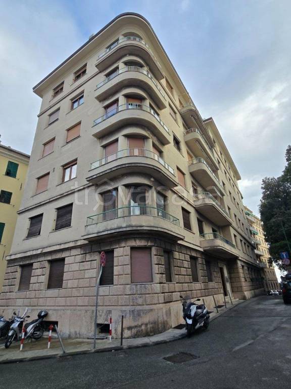 appartamento in vendita a Genova in zona Carignano