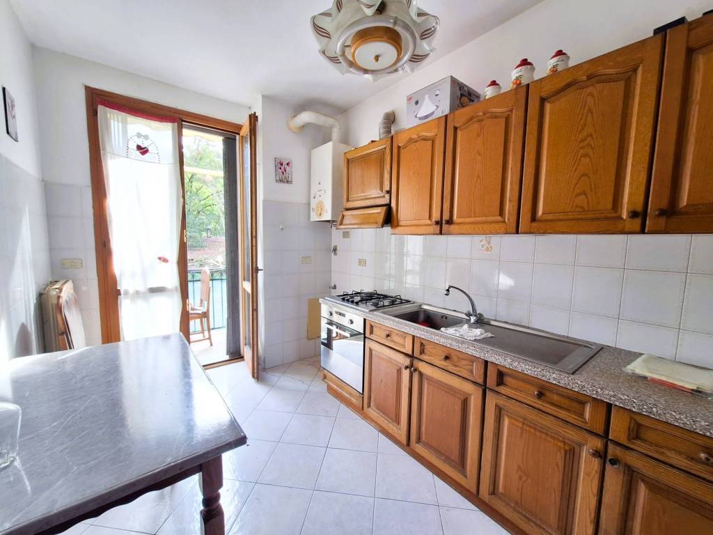 appartamento in vendita a Genova in zona Rivarolo