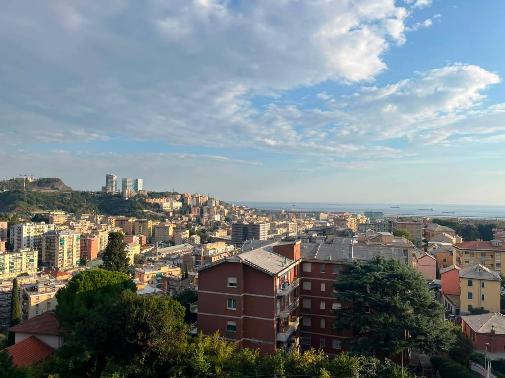 appartamento in vendita a Genova in zona Sestri Ponente