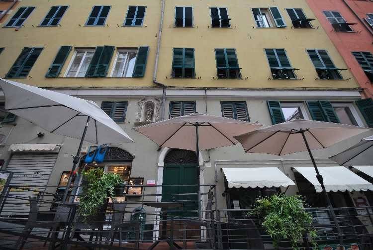 locale commerciale in vendita a Genova in zona Centro Storico