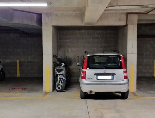 box auto in vendita a Genova in zona Foce