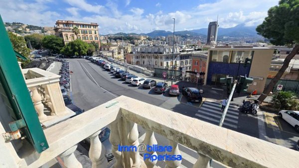 appartamento in vendita a Genova in zona Carignano