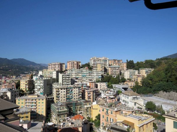 appartamento in vendita a Genova in zona Rivarolo