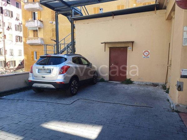 locale di sgombero in vendita a Genova in zona San Fruttuoso