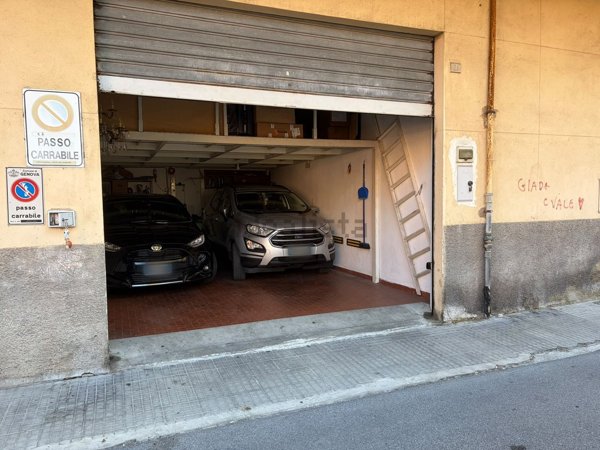 box auto in vendita a Genova in zona Marassi