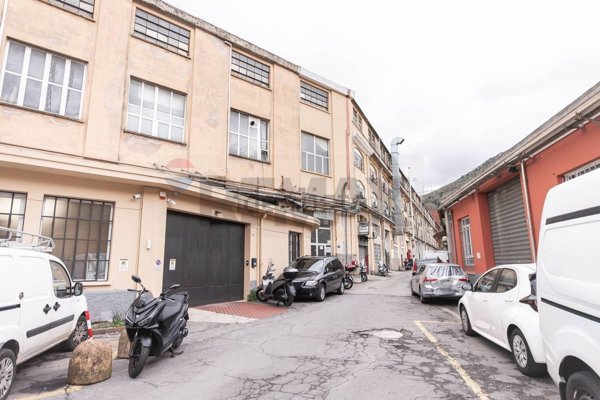 locale di sgombero in vendita a Genova in zona Borzoli