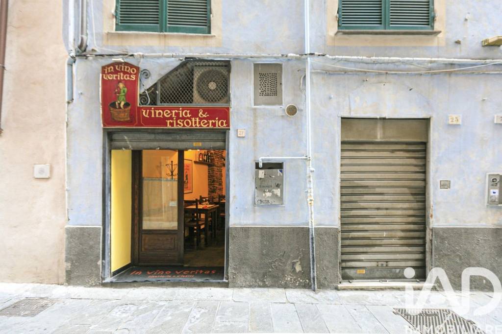 locale commerciale in vendita a Genova in zona Sottoripa / Maddalena / Molo