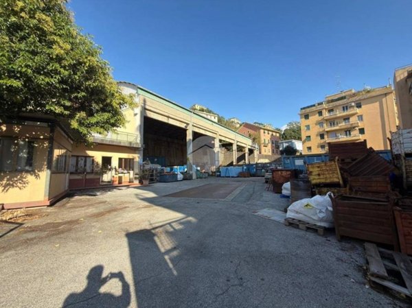 locale commerciale in vendita a Genova in zona Borzoli