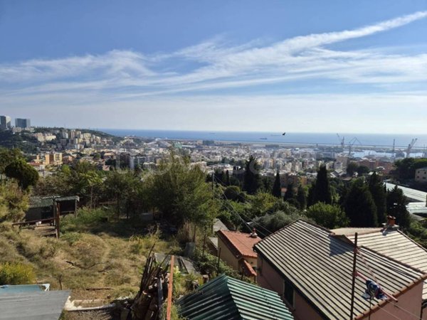 appartamento in vendita a Genova in zona Sestri Ponente