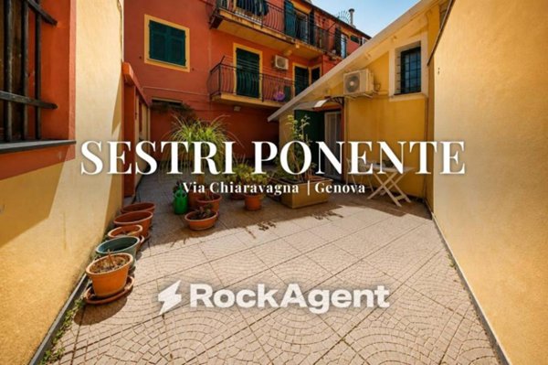 locale commerciale in vendita a Genova in zona Sestri Ponente