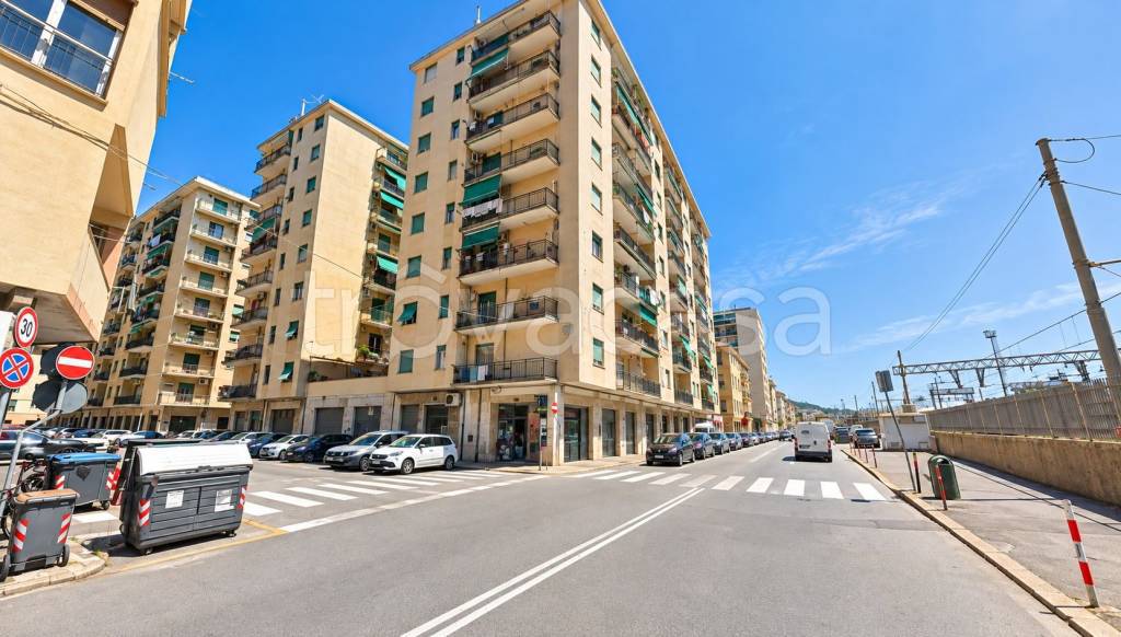 appartamento in vendita a Genova in zona Sestri Ponente
