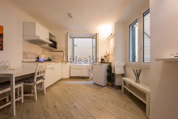 appartamento in vendita a Genova in zona Sottoripa / Maddalena / Molo