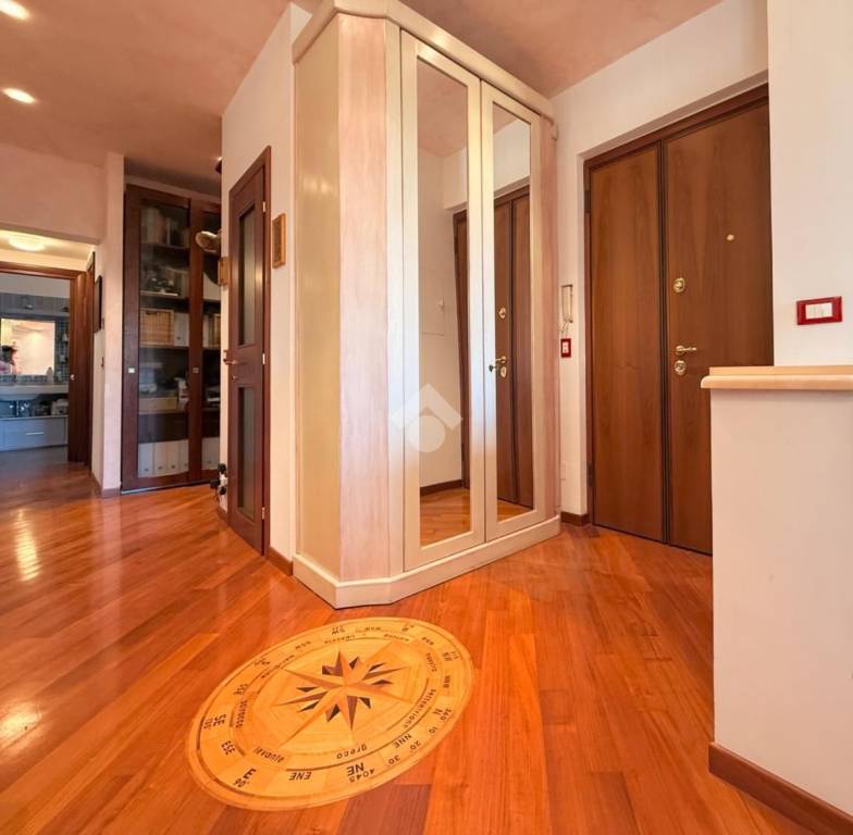appartamento in vendita a Genova in zona Foce
