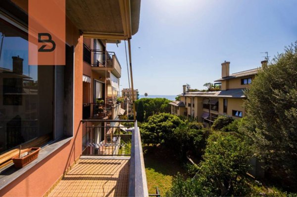 appartamento in vendita a Genova in zona Quinto al Mare