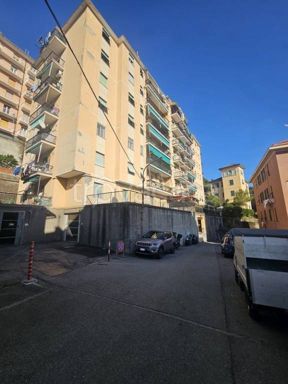 appartamento in vendita a Genova in zona Rivarolo