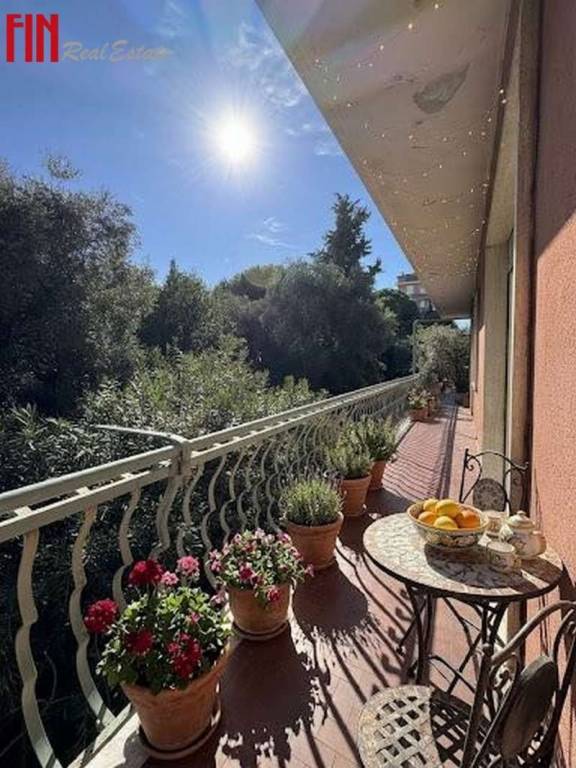 appartamento in vendita a Genova in zona Sturla