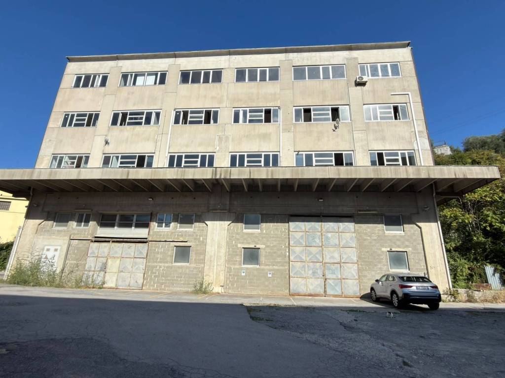 locale commerciale in vendita a Genova in zona Borzoli
