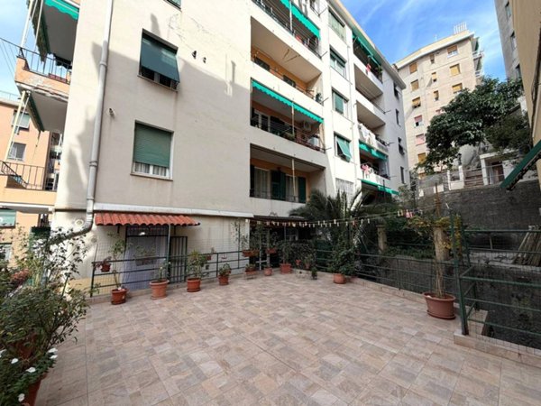 appartamento in vendita a Genova in zona Sestri Ponente