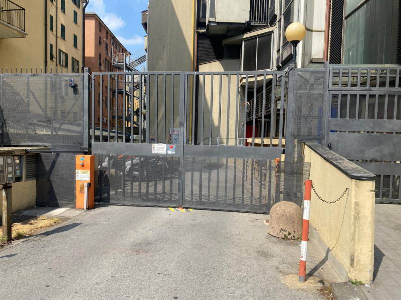 box auto in vendita a Genova in zona San Vincenzo