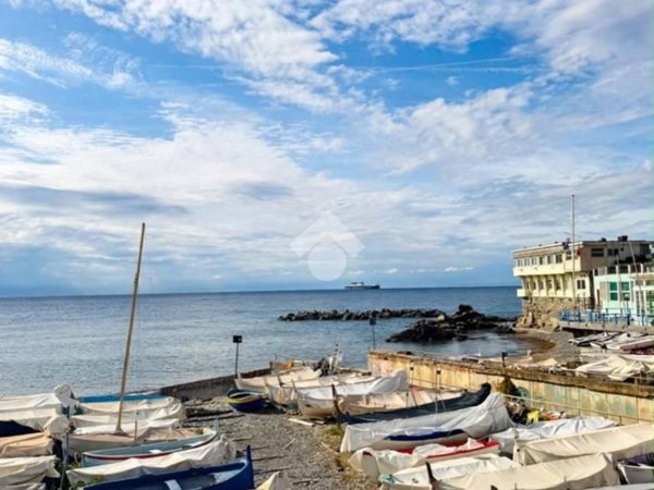 appartamento in vendita a Genova in zona Quarto dei Mille