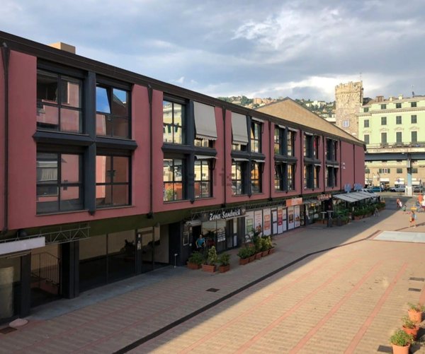 appartamento in vendita a Genova in zona Sottoripa / Maddalena / Molo