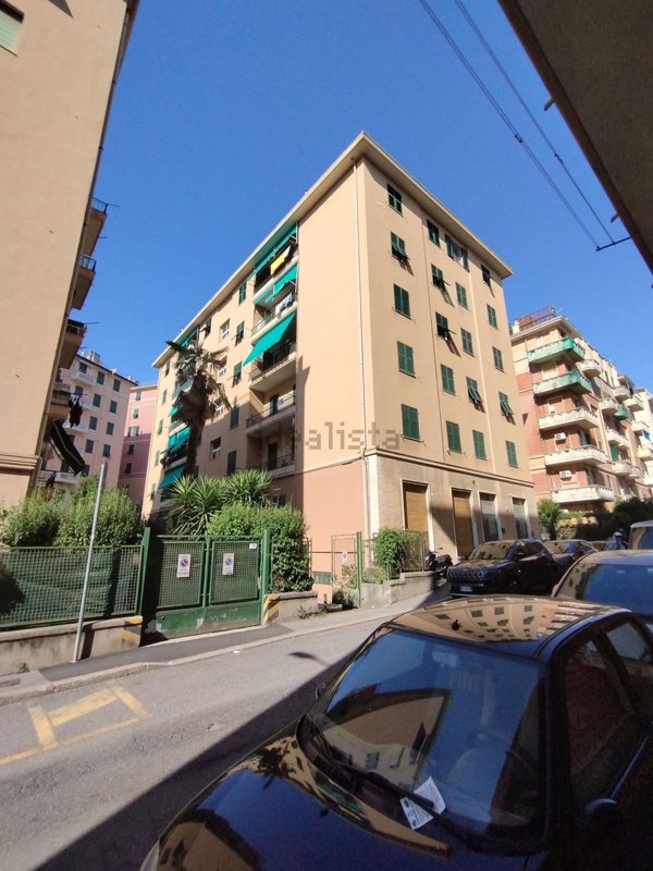 appartamento in vendita a Genova in zona Sestri Ponente