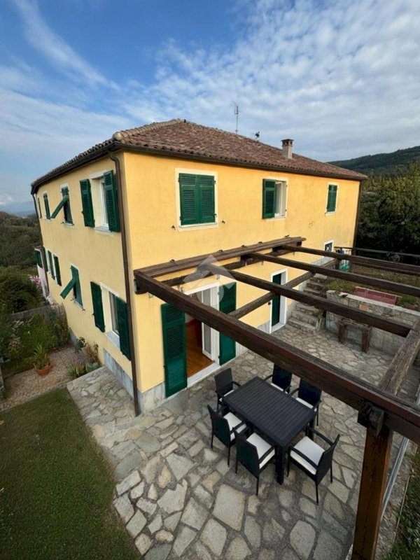 casa indipendente in vendita a Genova