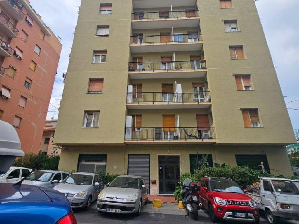 appartamento in vendita a Genova in zona Sestri Ponente
