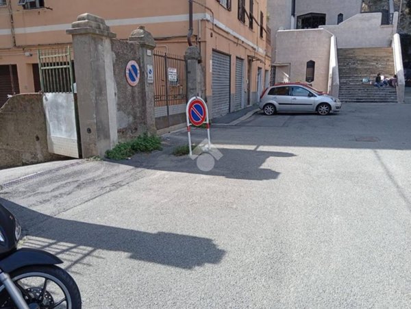 box auto in vendita a Genova in zona Staglieno