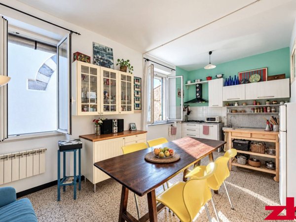 appartamento in vendita a Genova in zona Sottoripa / Maddalena / Molo