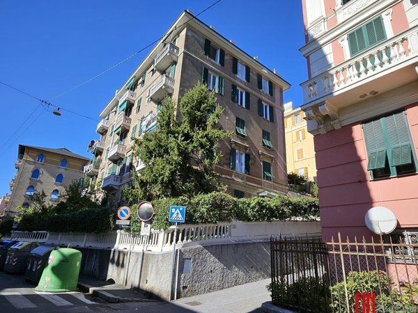appartamento in vendita a Genova in zona Sestri Ponente