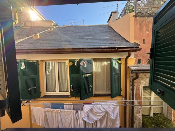 appartamento in vendita a Genova in zona Sottoripa / Maddalena / Molo