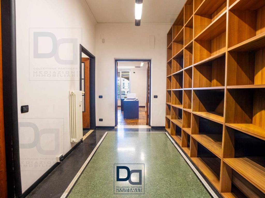ufficio in vendita a Genova in zona San Vincenzo