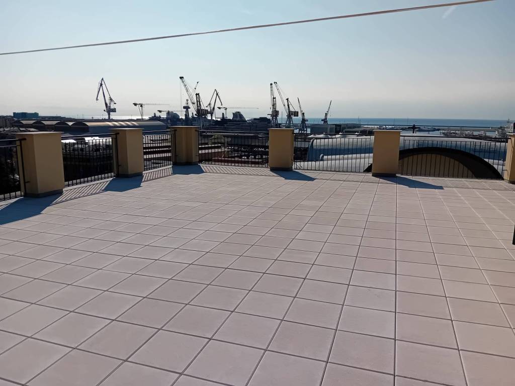 appartamento in vendita a Genova in zona Sestri Ponente