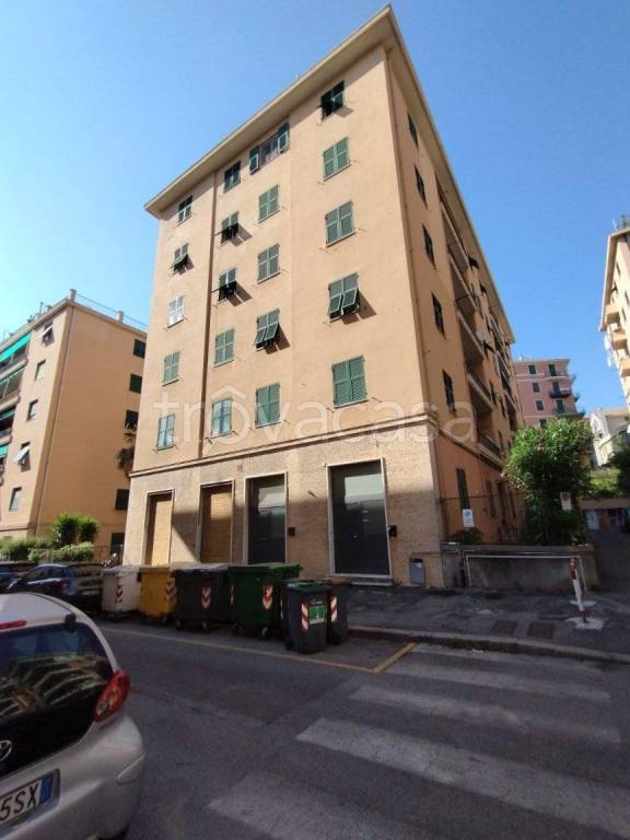 appartamento in vendita a Genova in zona Sestri Ponente