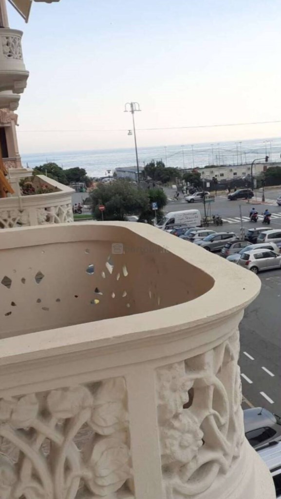appartamento in vendita a Genova in zona Foce