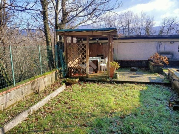 appartamento in vendita ad Isola del Cantone in zona Borlasca