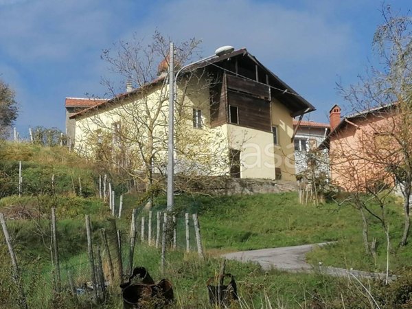 casa indipendente in vendita ad Isola del Cantone in zona Griffoglieto