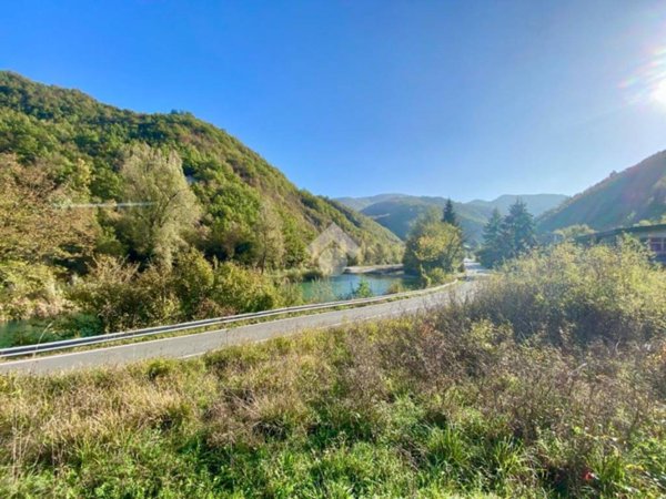 terreno agricolo in vendita ad Isola del Cantone in zona Vobbietta