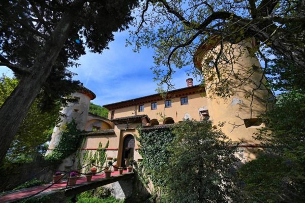 casa indipendente in vendita ad Isola del Cantone
