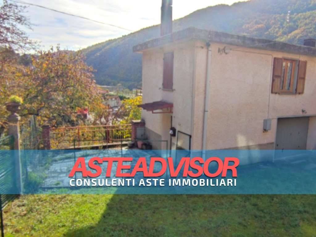 appartamento in vendita ad Isola del Cantone in zona Mereta